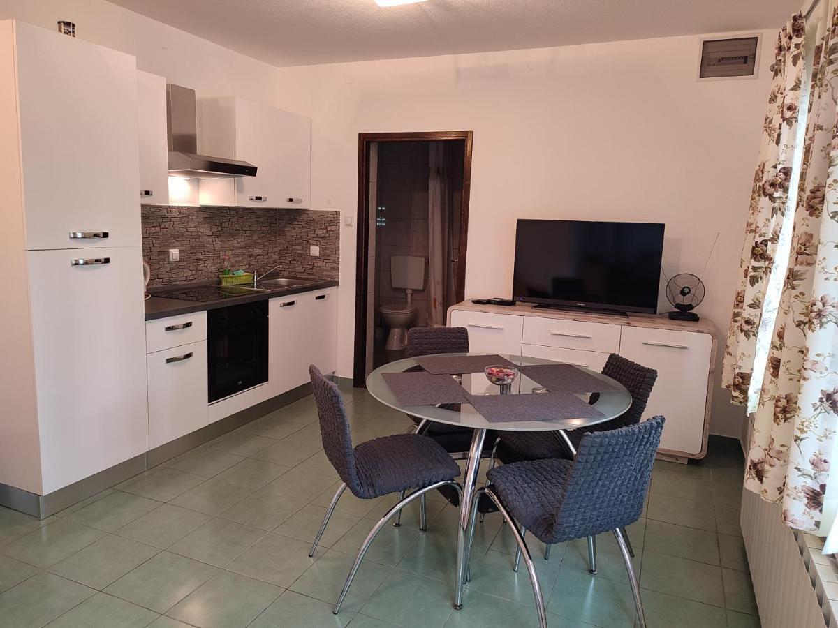 גרבובץ Apartments Bozic מראה חיצוני תמונה