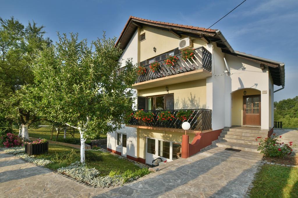 גרבובץ Apartments Bozic מראה חיצוני תמונה