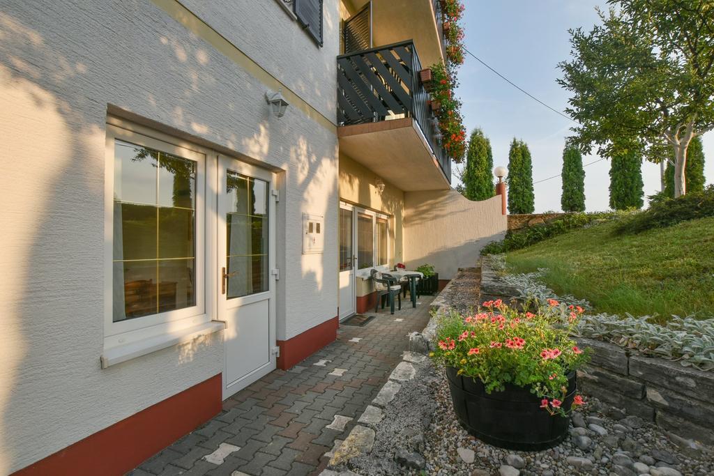גרבובץ Apartments Bozic מראה חיצוני תמונה