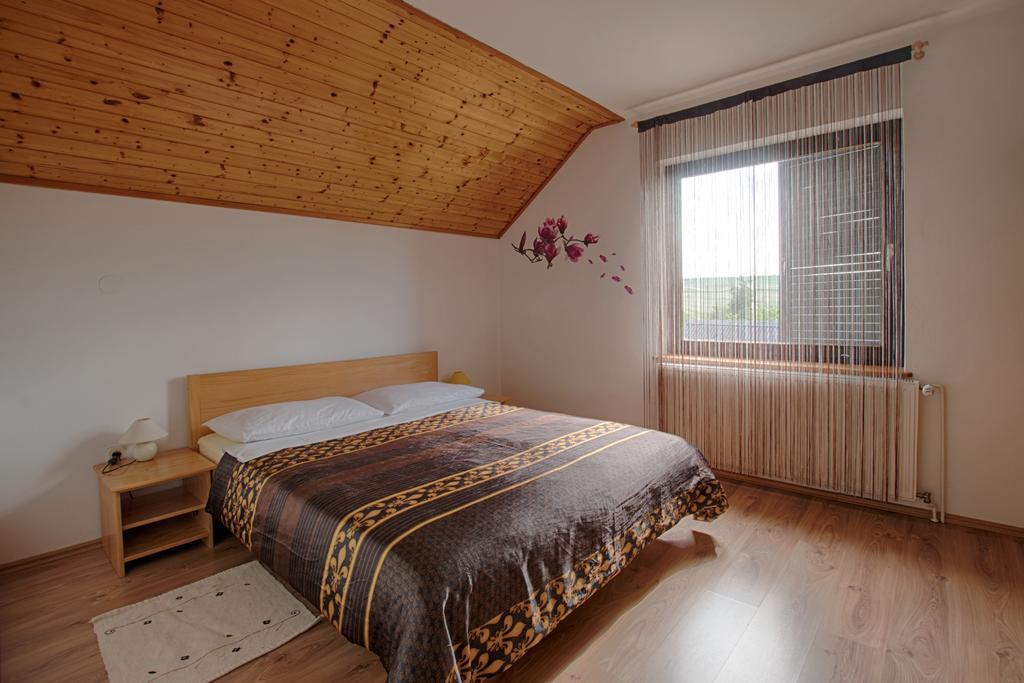 גרבובץ Apartments Bozic מראה חיצוני תמונה