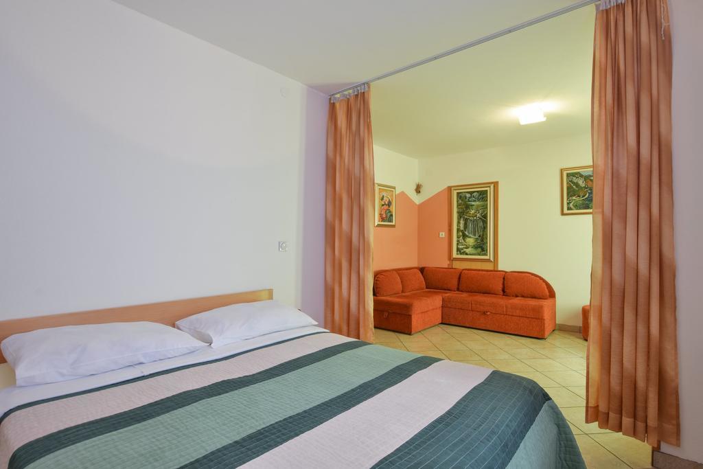 גרבובץ Apartments Bozic מראה חיצוני תמונה