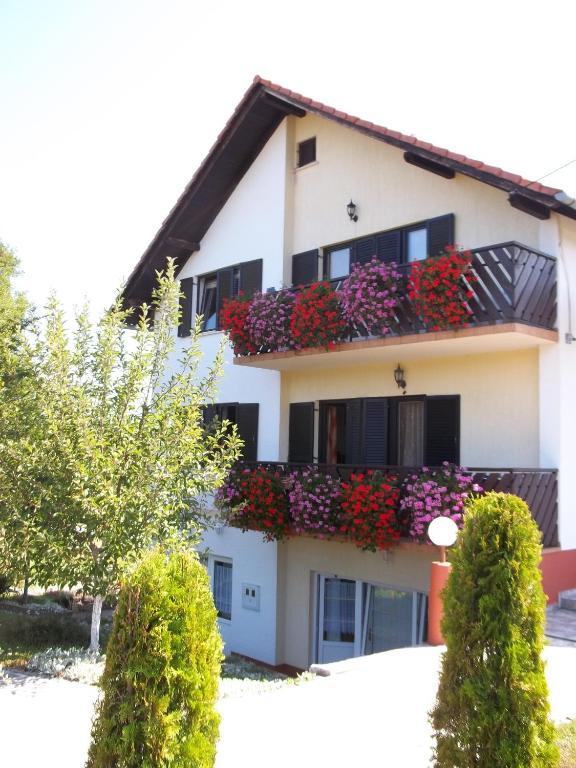 גרבובץ Apartments Bozic מראה חיצוני תמונה